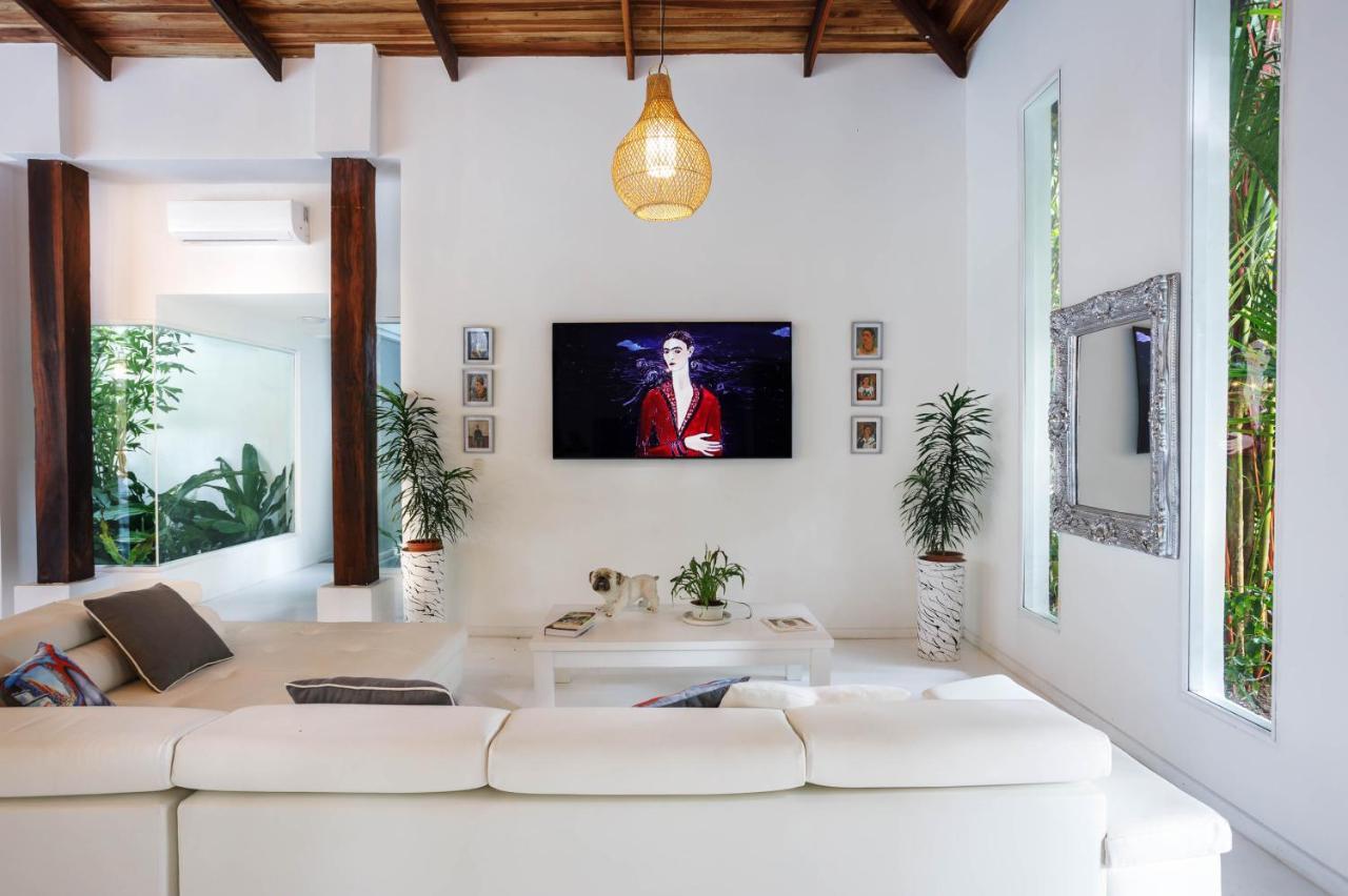 Gigi Brown Villa Frida Beachfront Puerto Viejo de Talamanca Eksteriør billede